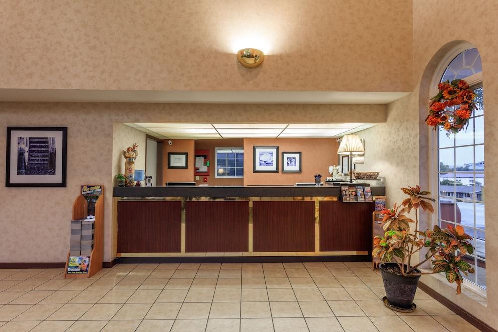 Angel Inn - Central Бренсон Екстер'єр фото
