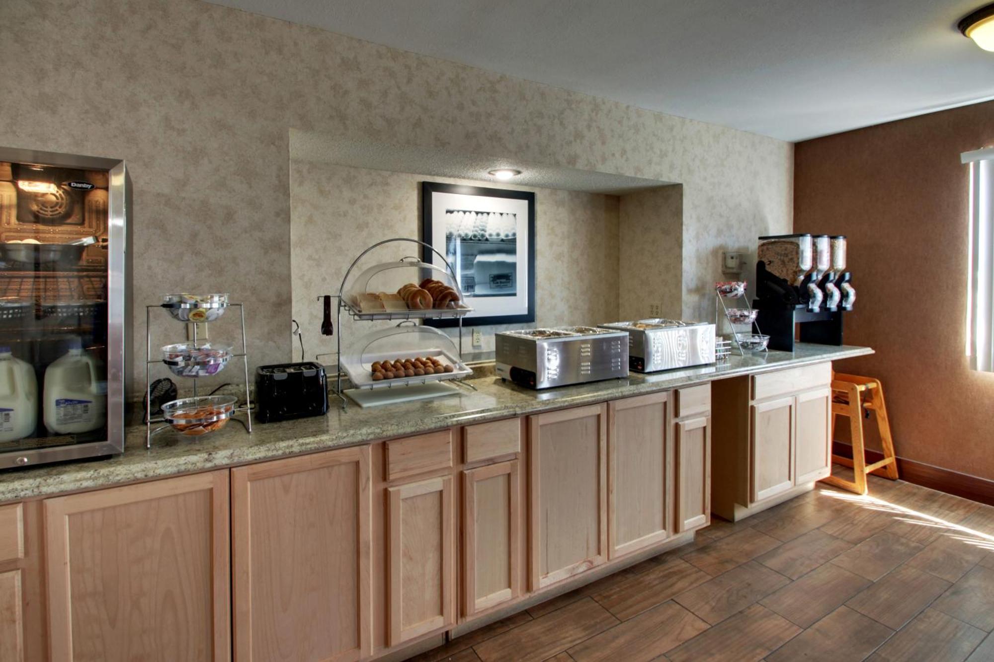 Angel Inn - Central Бренсон Екстер'єр фото